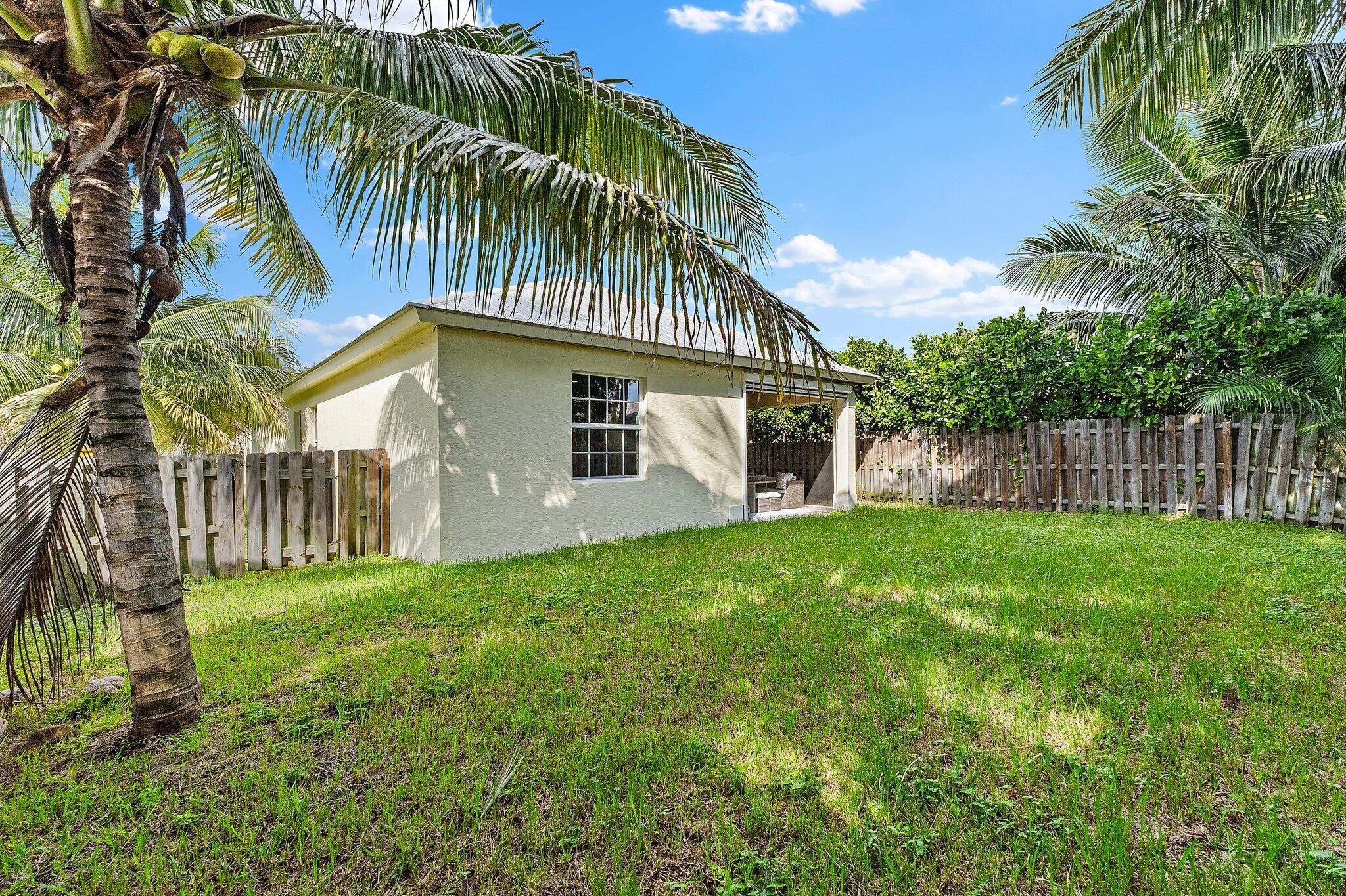 17564 Cinquez Park Road W