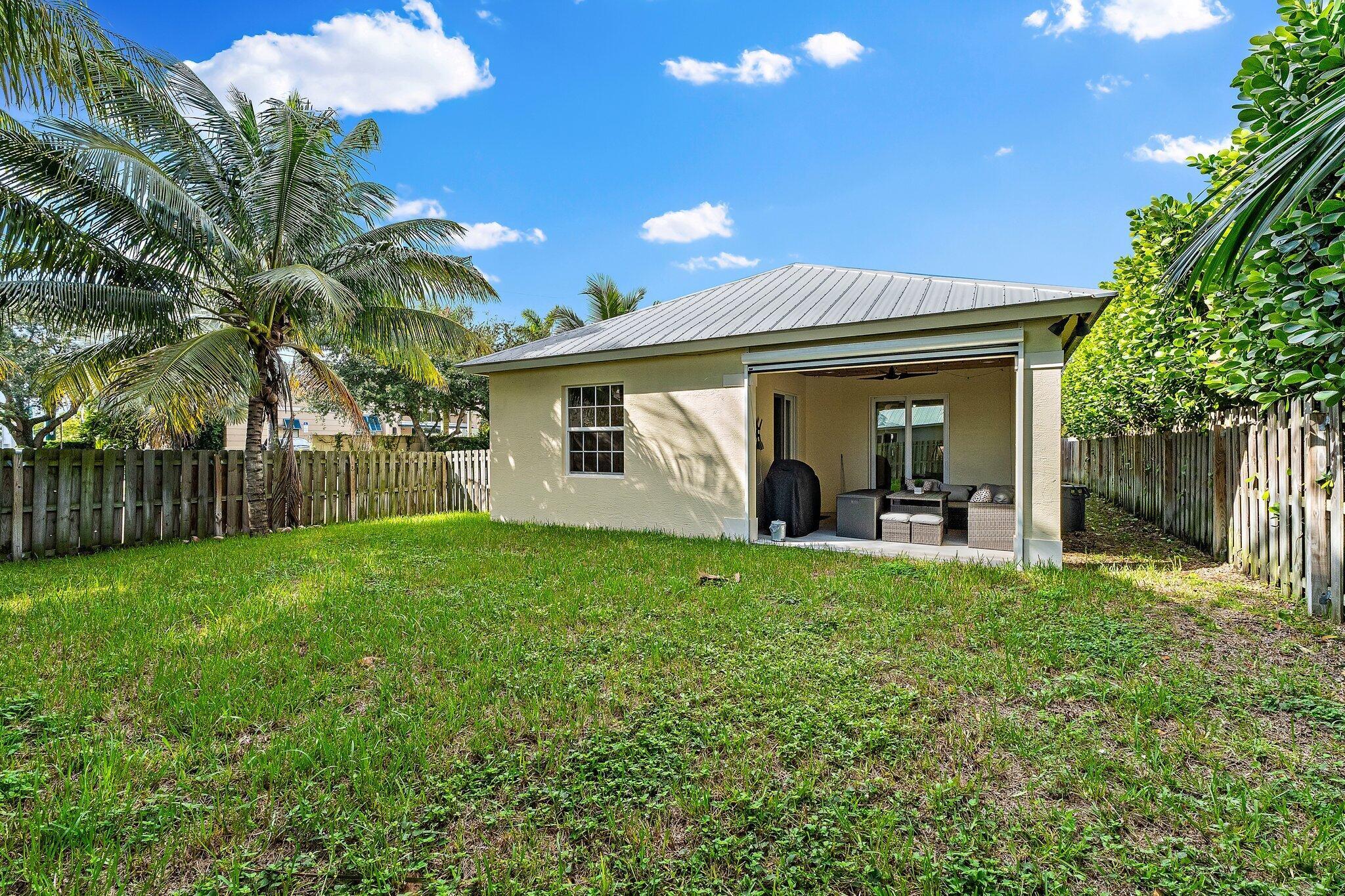 17564 Cinquez Park Road W