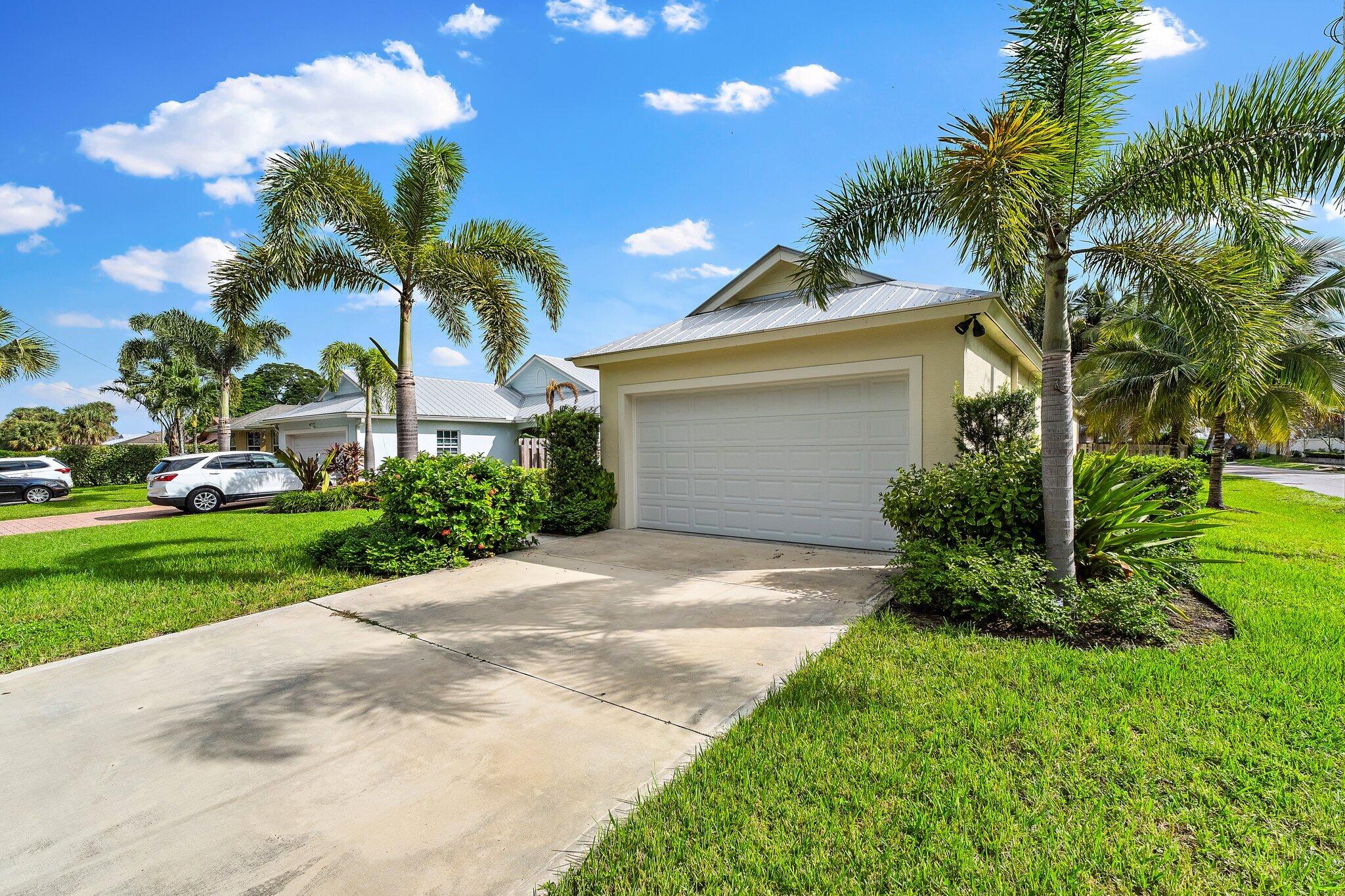 17564 Cinquez Park Road W