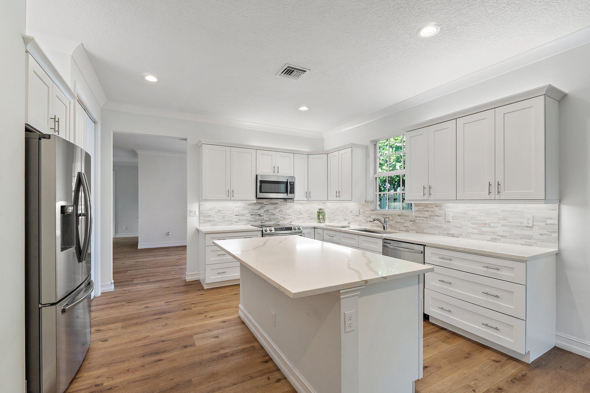 17564 Cinquez Park Road W