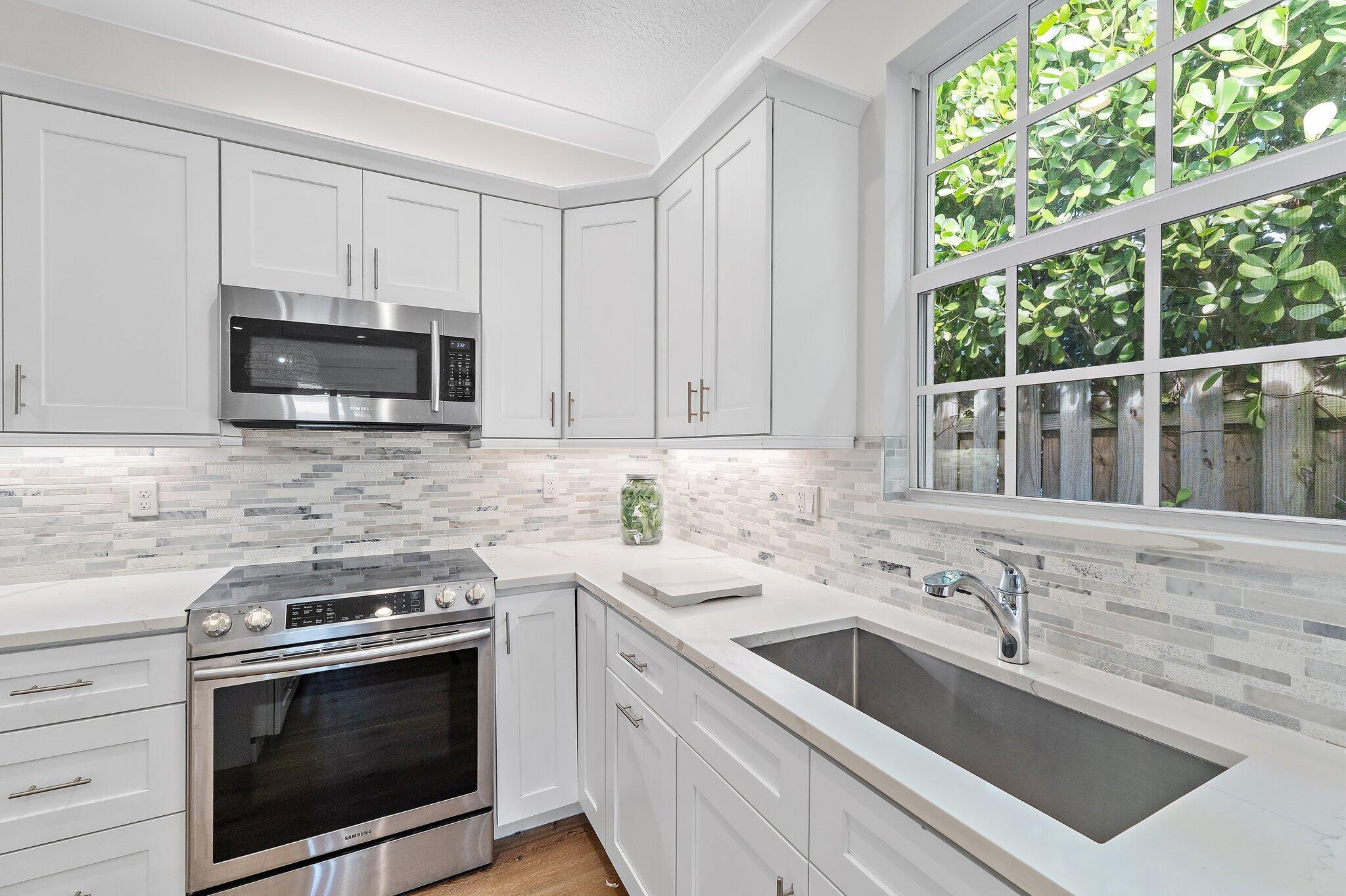 17564 Cinquez Park Road W