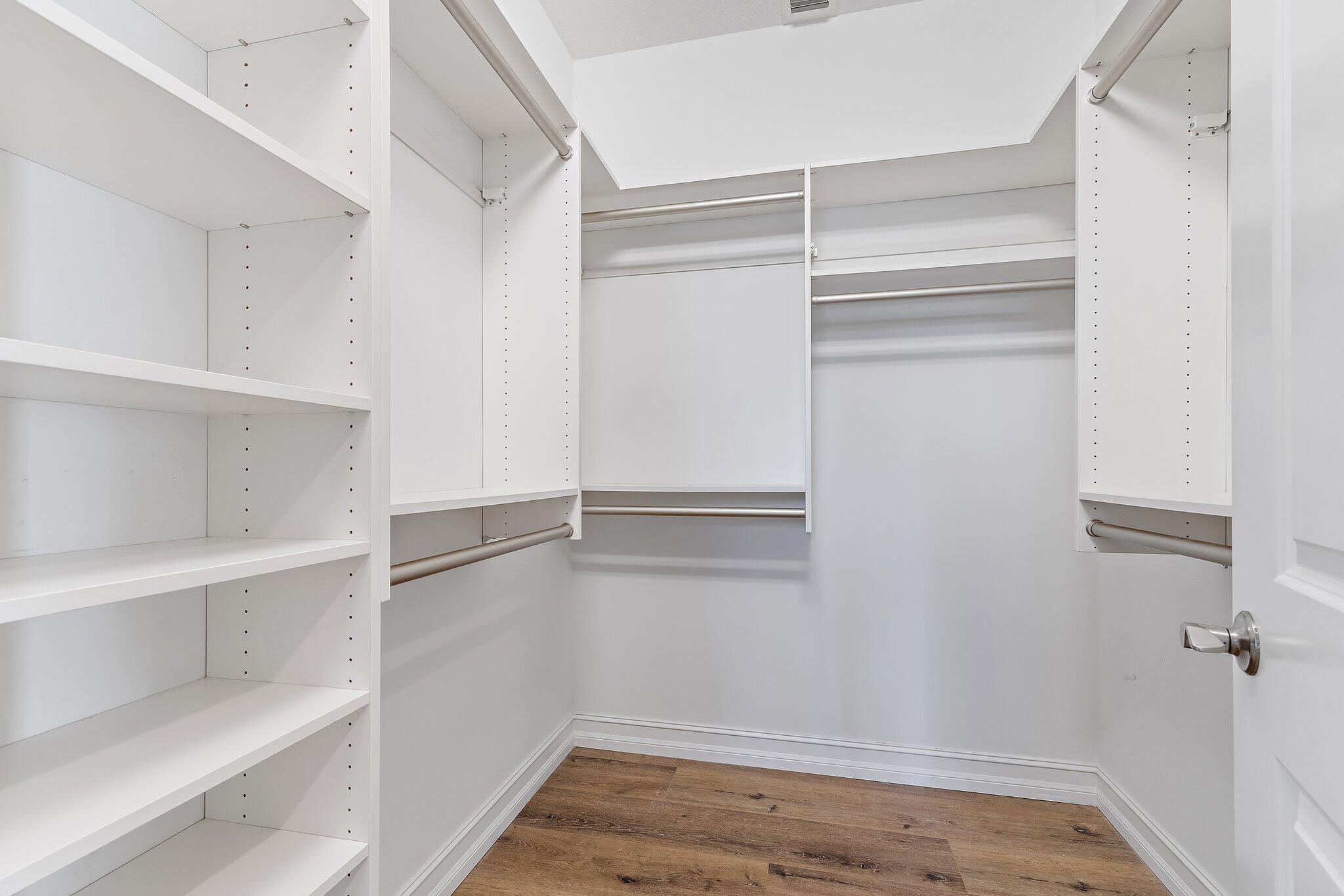 17564 Cinquez Park Road W