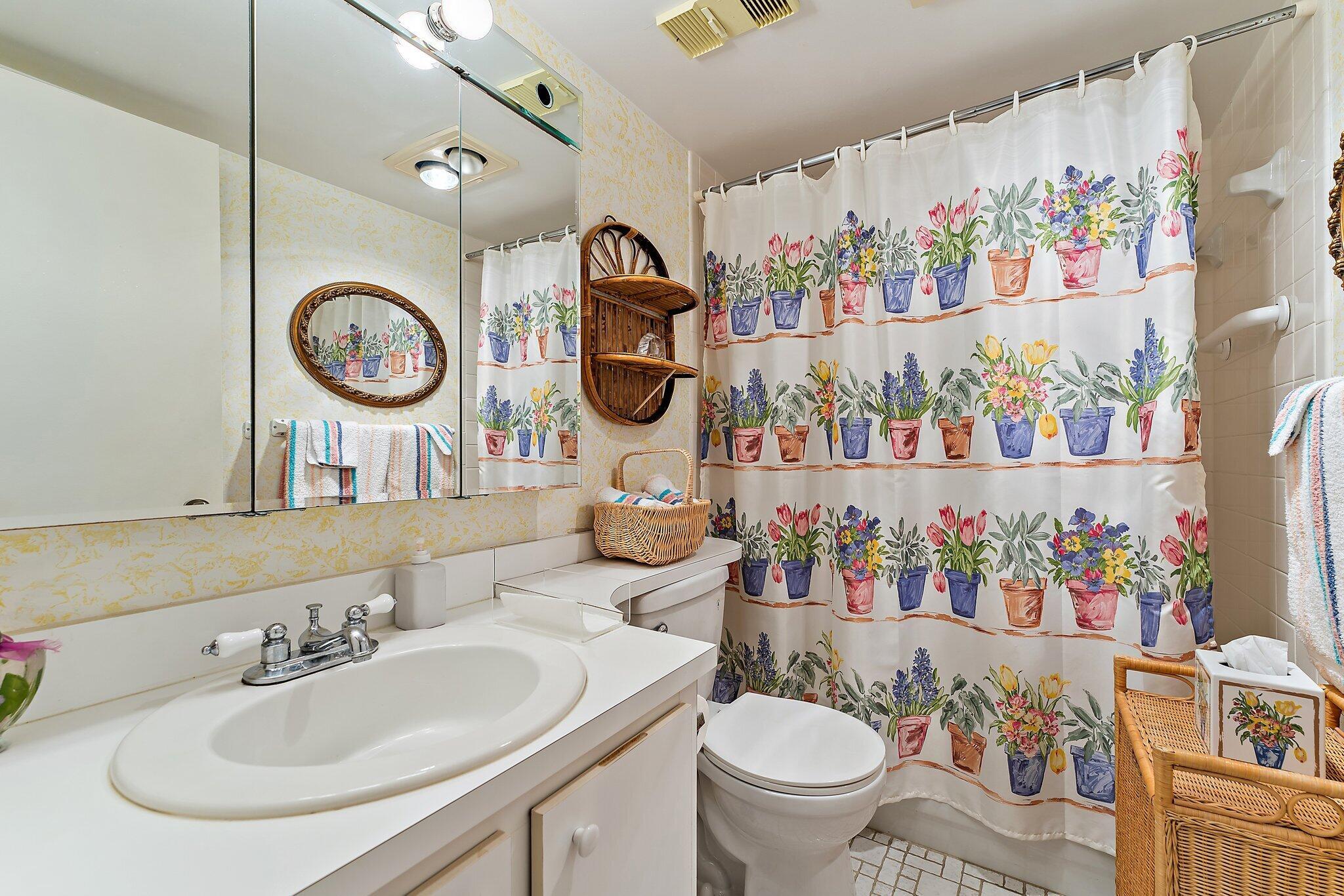 3186 Via Poinciana 111