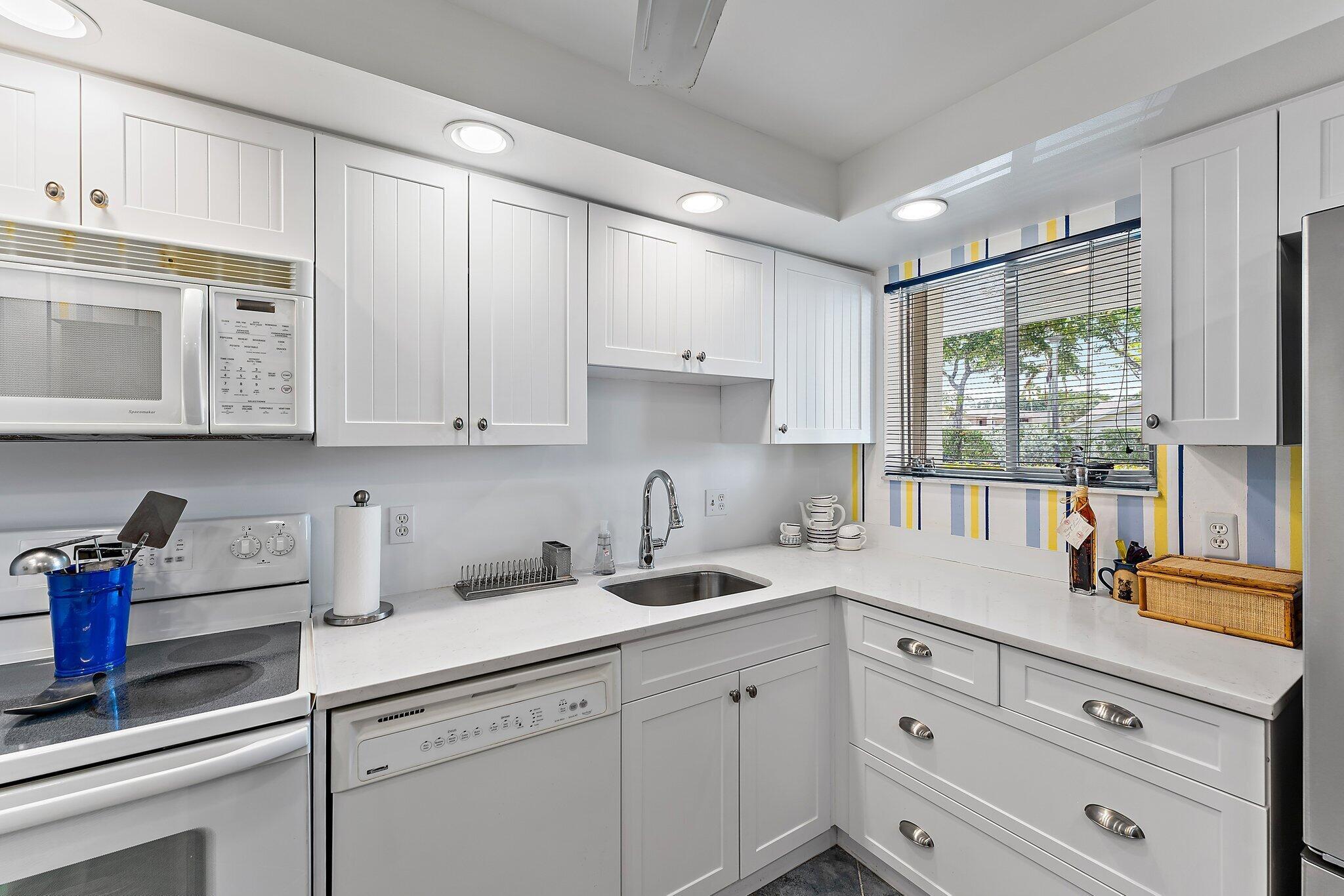 3186 Via Poinciana 111