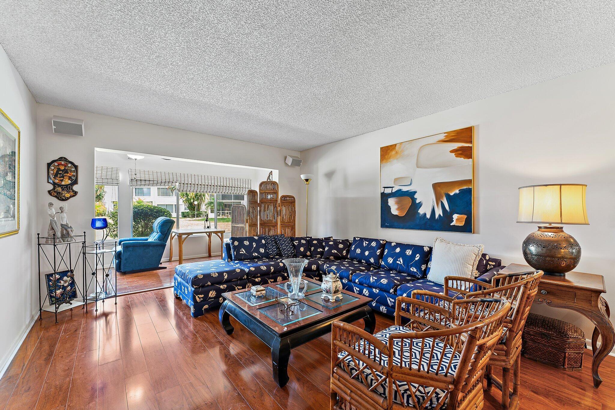 3186 Via Poinciana 111