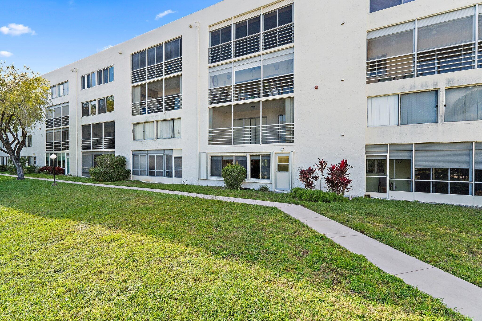 3186 Via Poinciana 111, Lake Worth Unit: 111