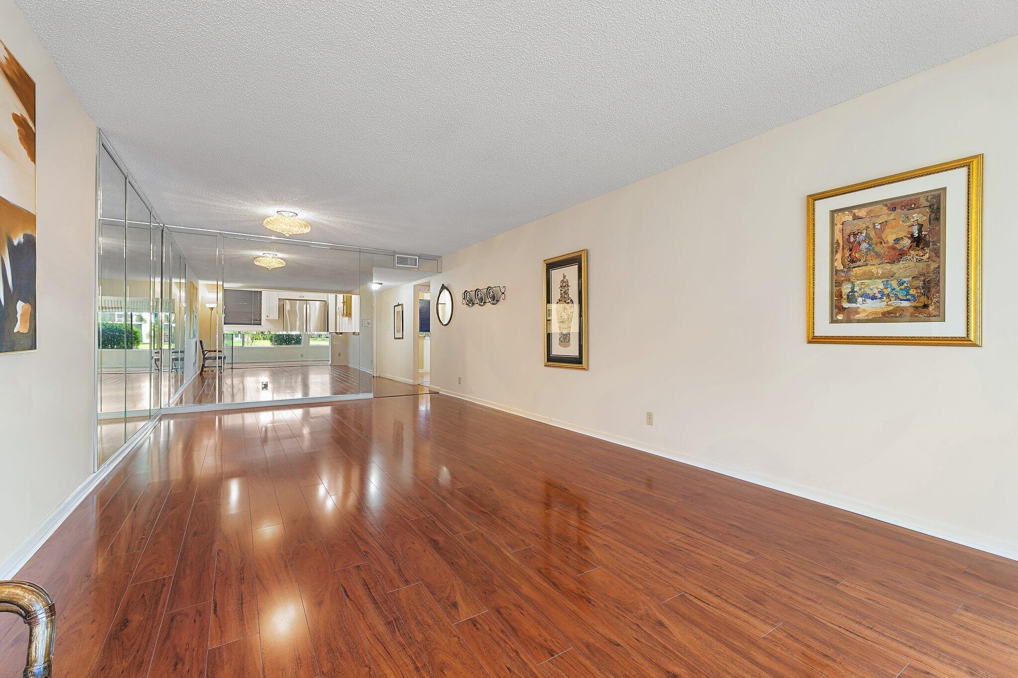 3186 Via Poinciana 111, Lake Worth Unit: 111