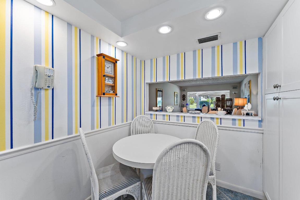 3186 Via Poinciana 111, Lake Worth Unit: 111