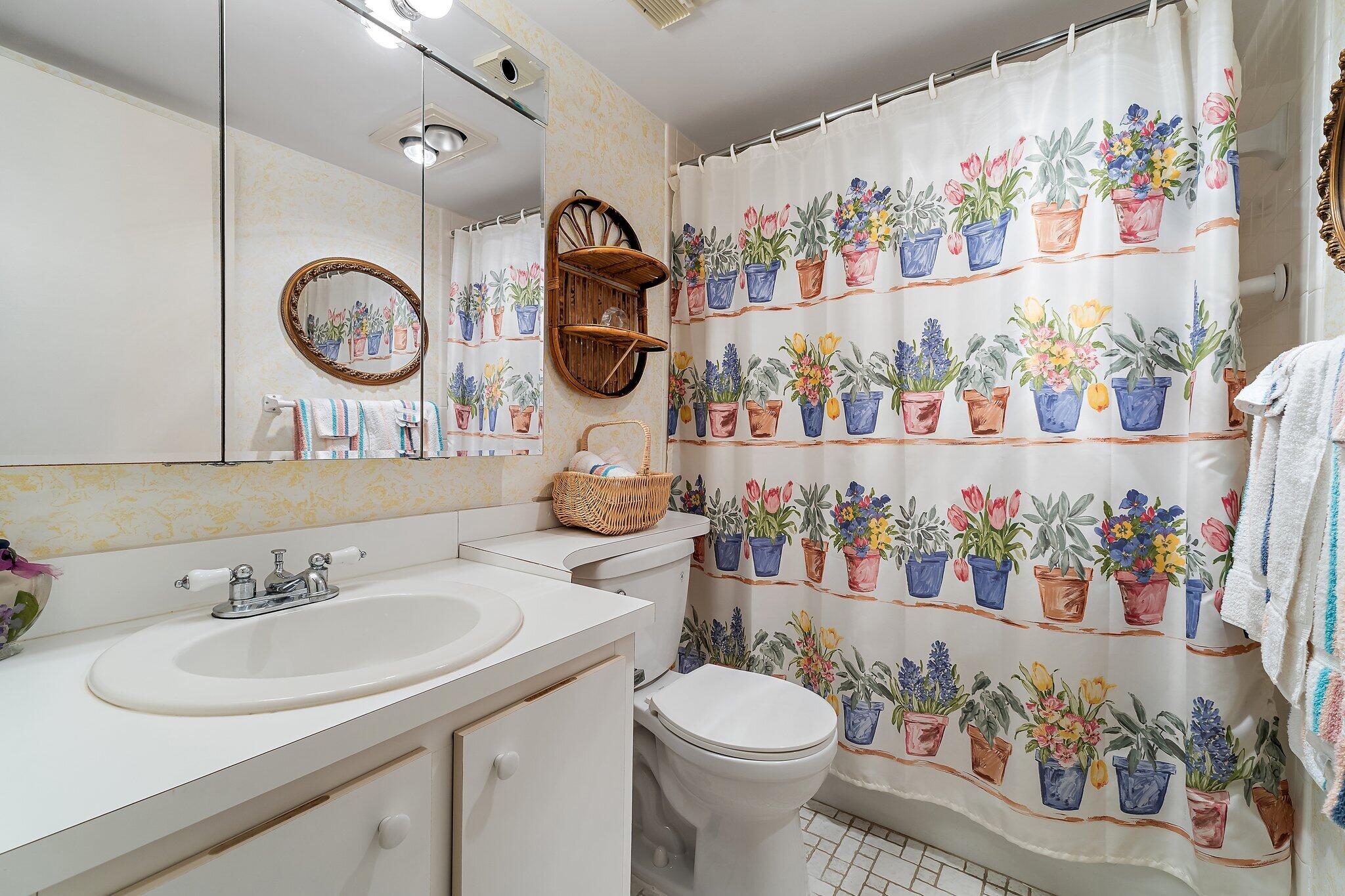 3186 Via Poinciana 111, Lake Worth Unit: 111