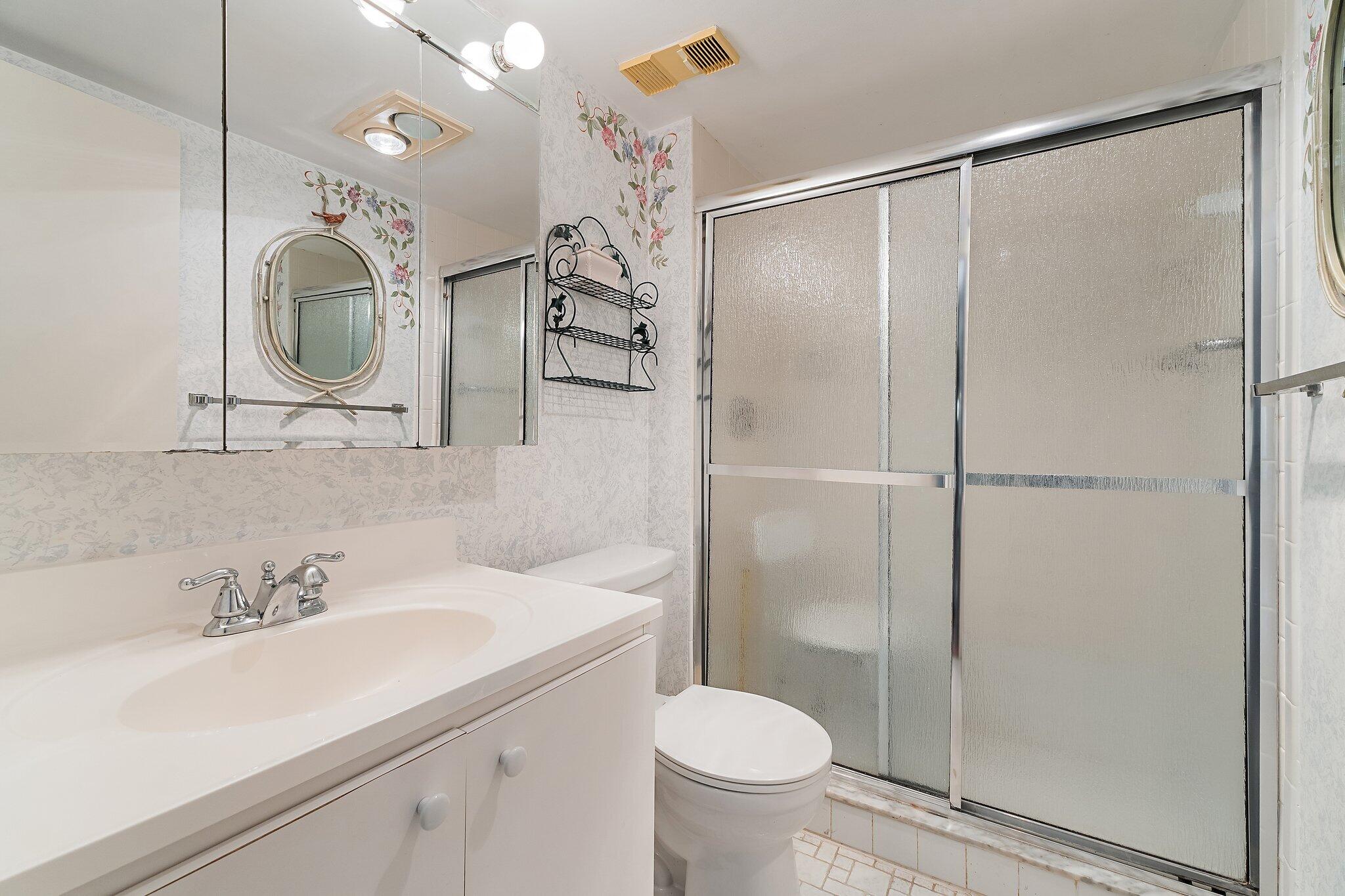 3186 Via Poinciana 111, Lake Worth Unit: 111