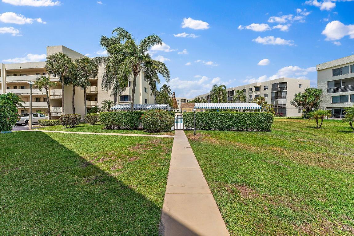 3186 Via Poinciana 111, Lake Worth Unit: 111