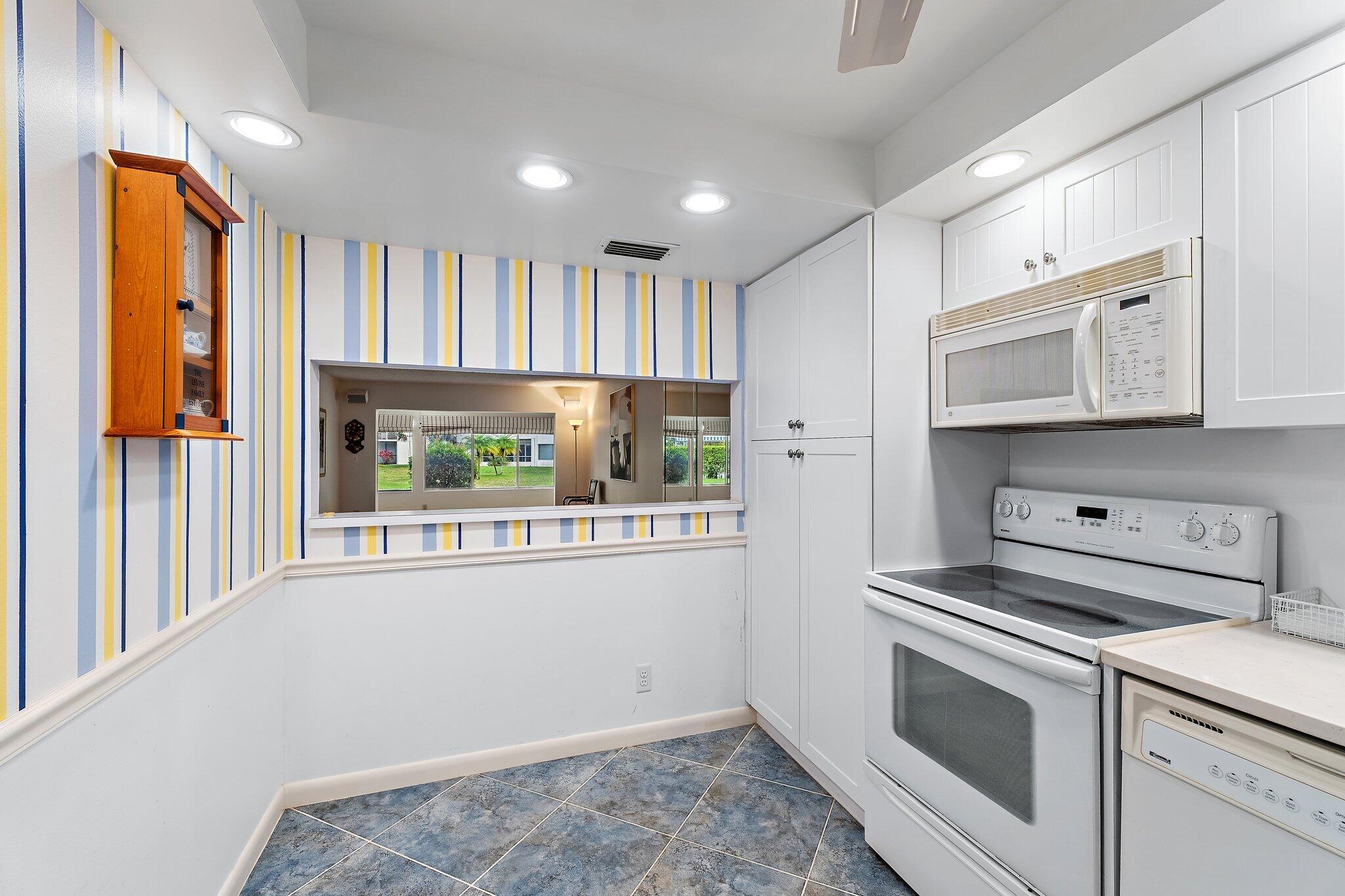 3186 Via Poinciana 111, Lake Worth Unit: 111