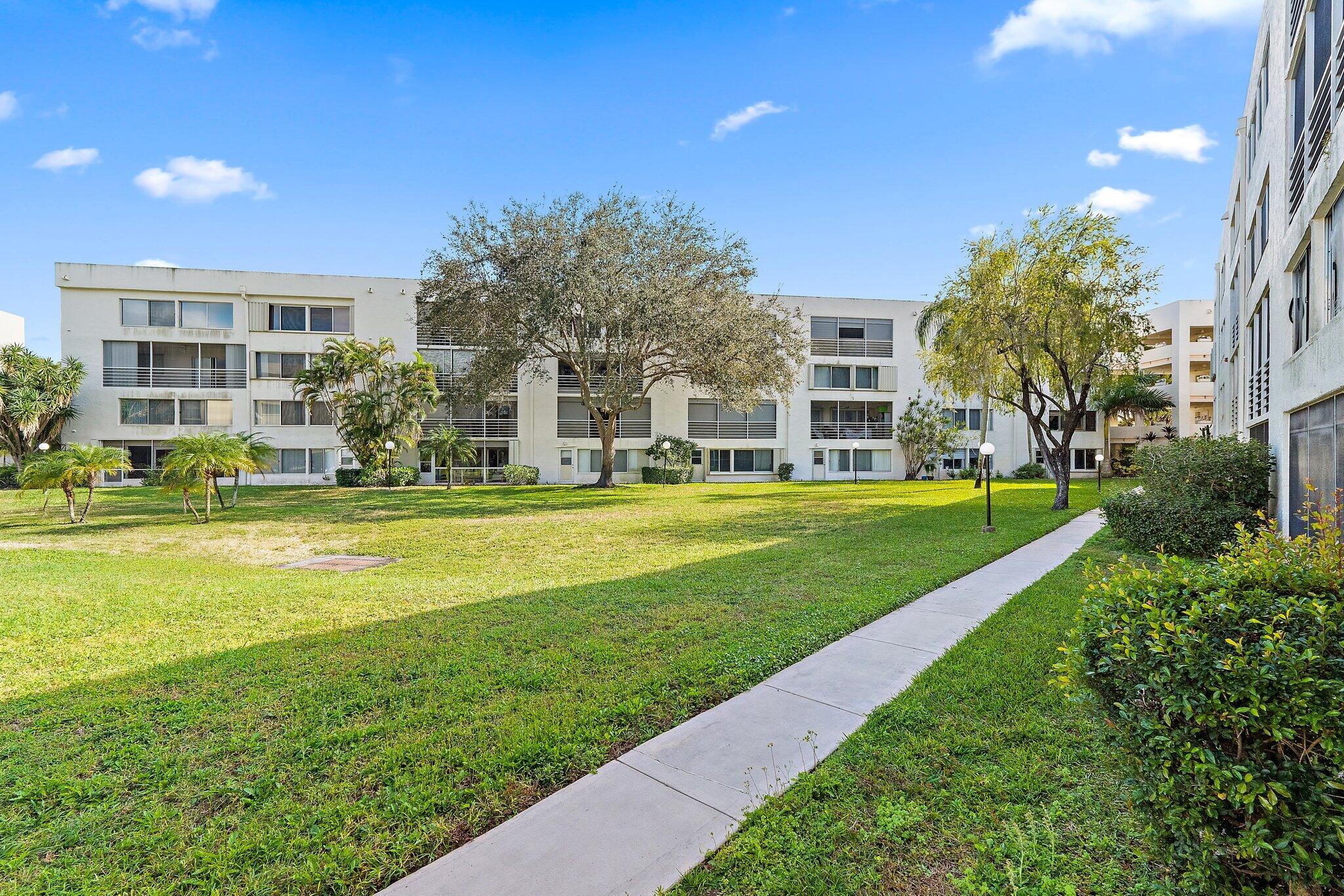 3186 Via Poinciana 111, Lake Worth Unit: 111