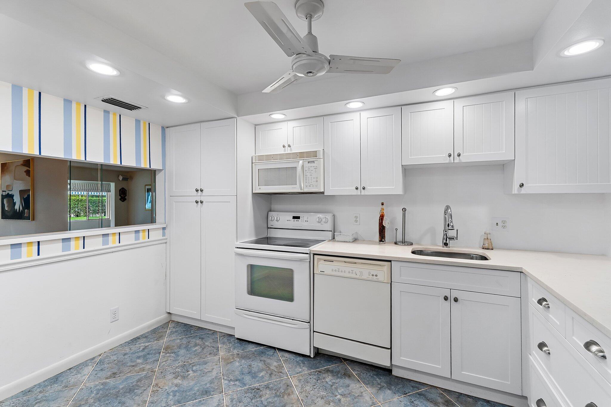 3186 Via Poinciana 111, Lake Worth Unit: 111