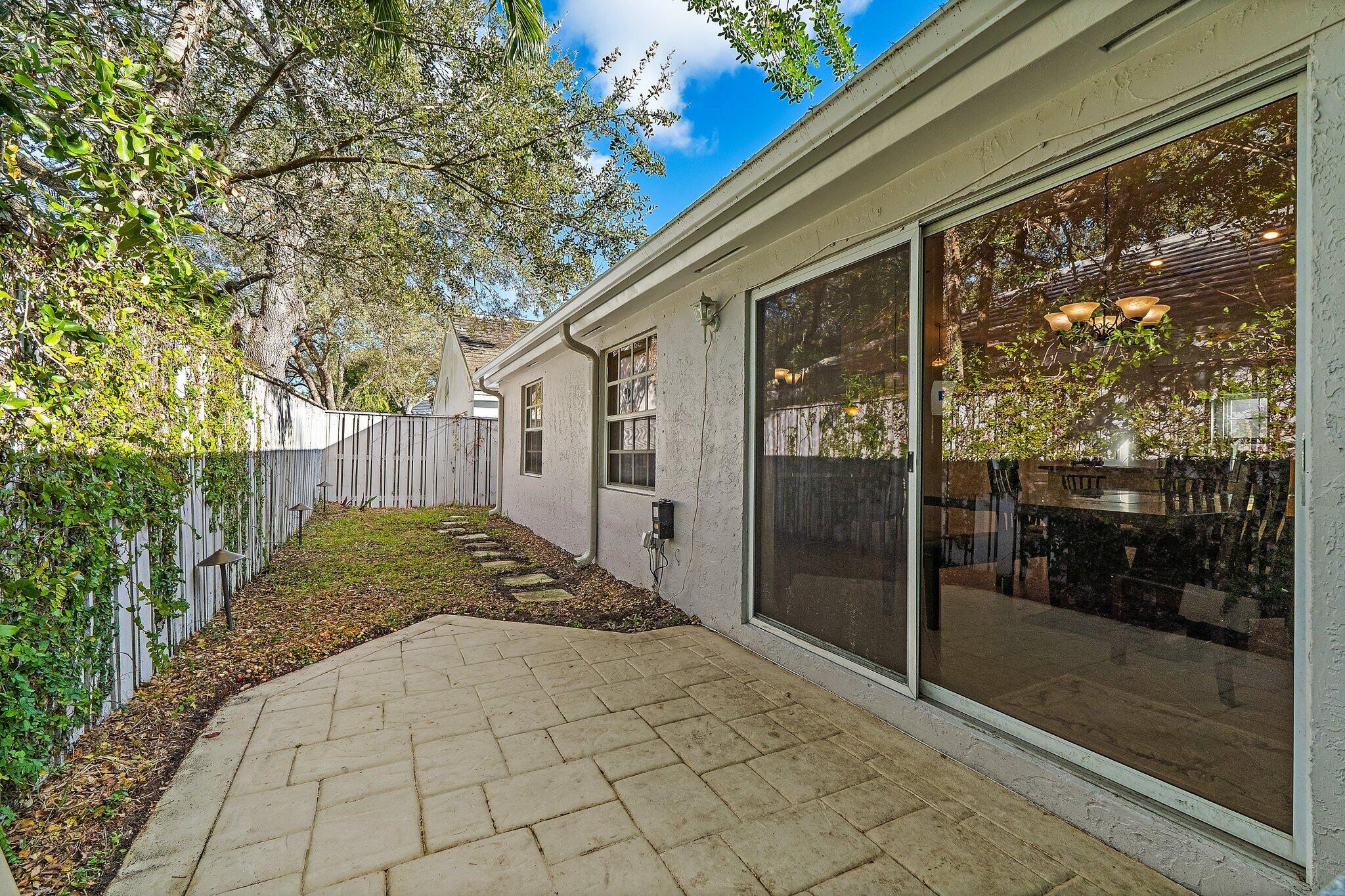 11 Admirals Court, Palm Beach Gardens