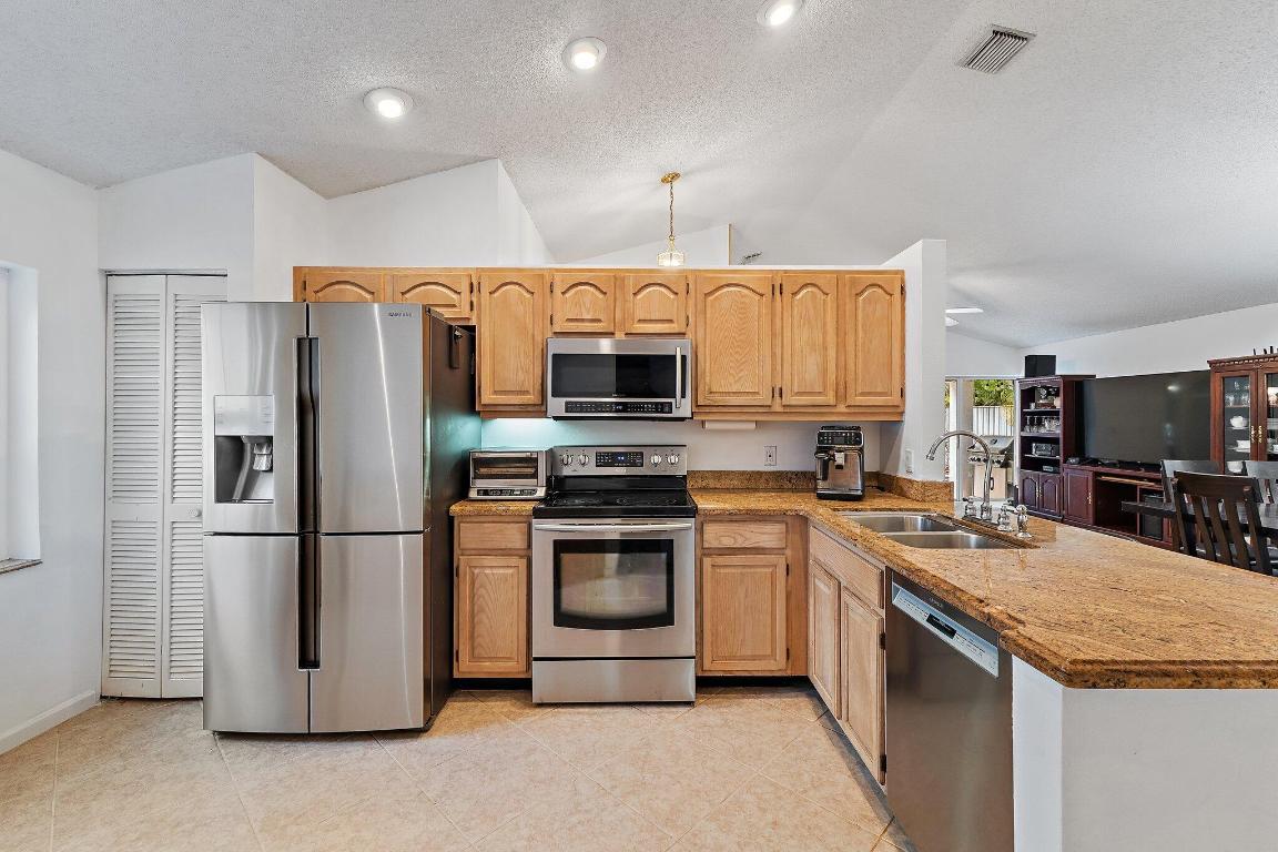 11 Admirals Court, Palm Beach Gardens