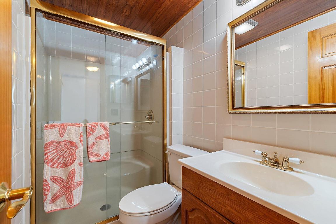 118 Castlewood Drive 123