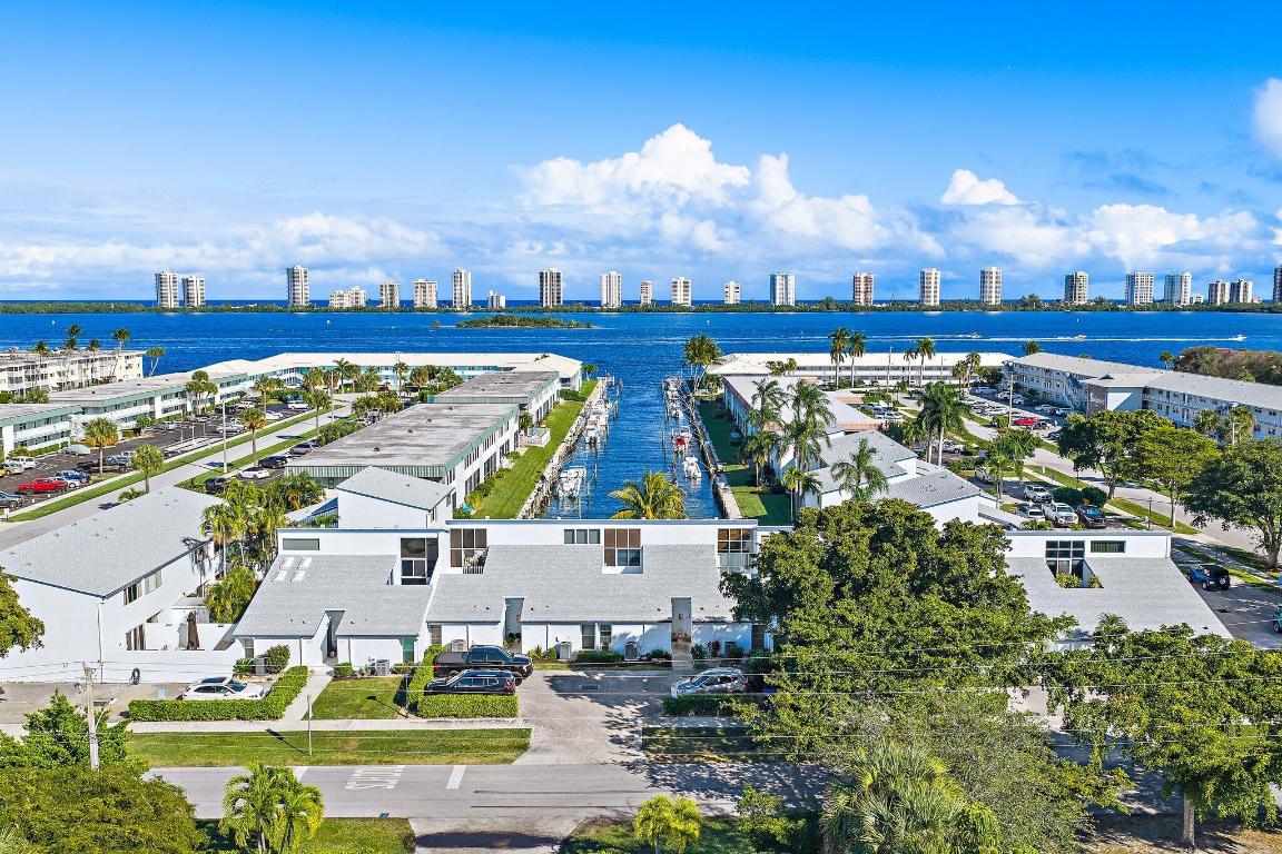 118 Castlewood Drive 123