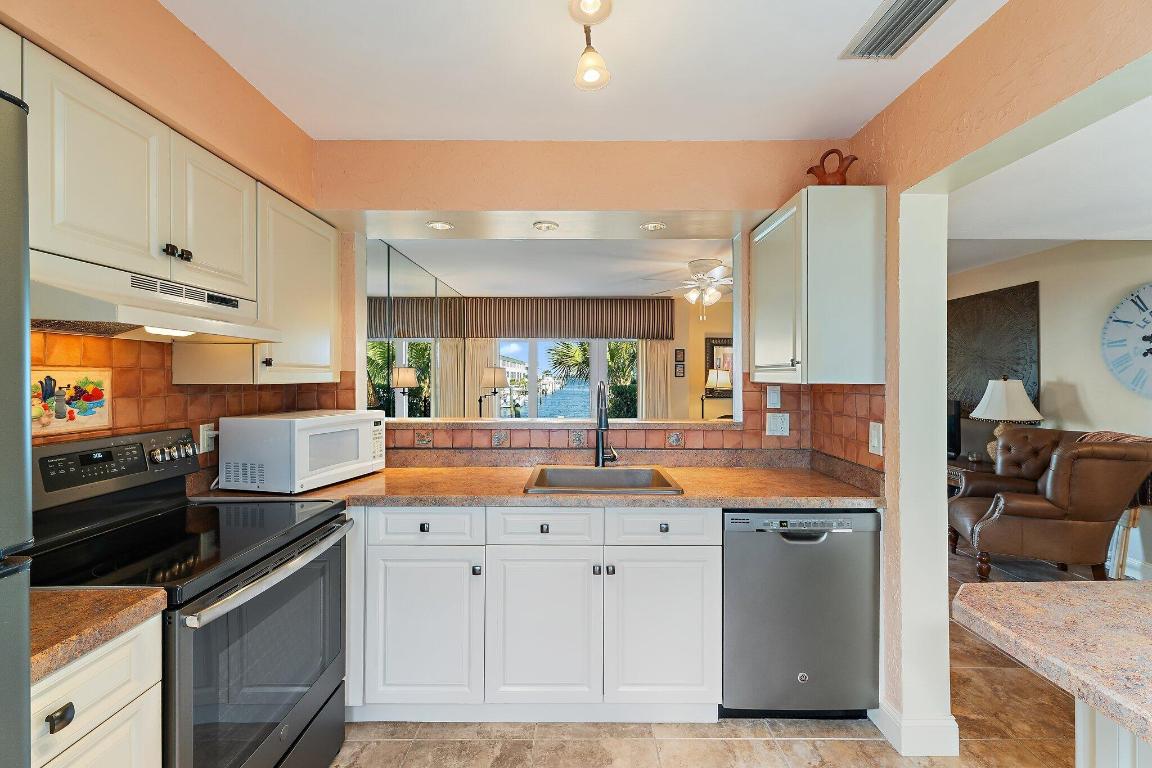 118 Castlewood Drive 123