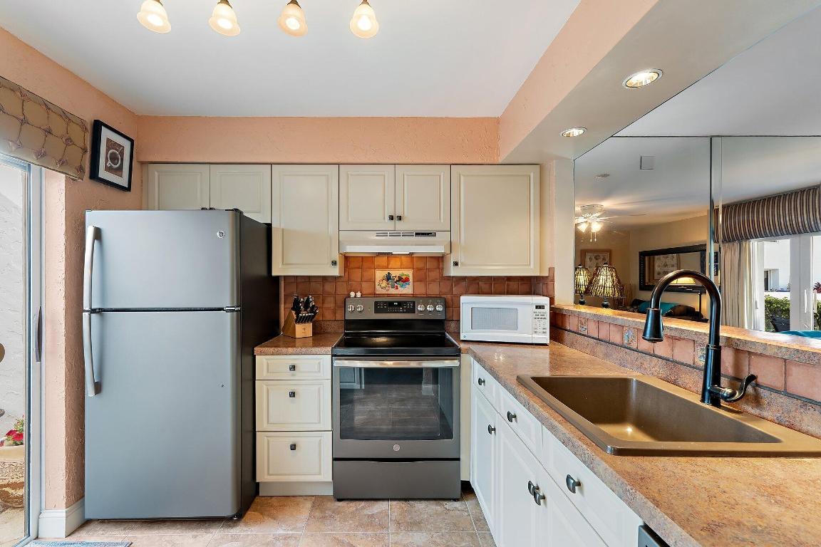 118 Castlewood Drive 123