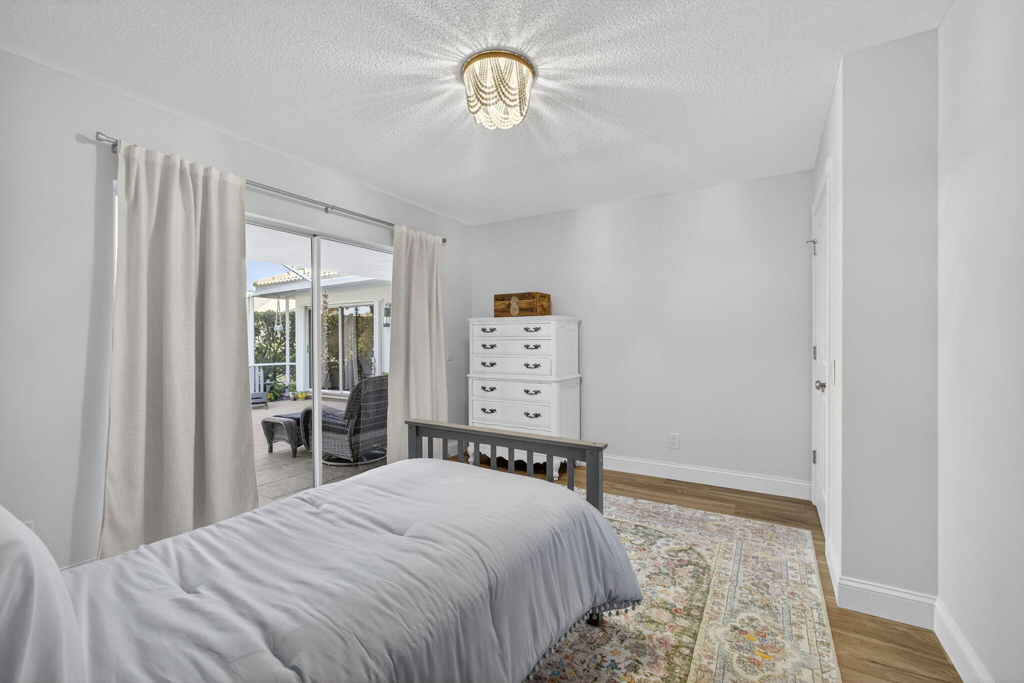 7502 Geminata Oak Court