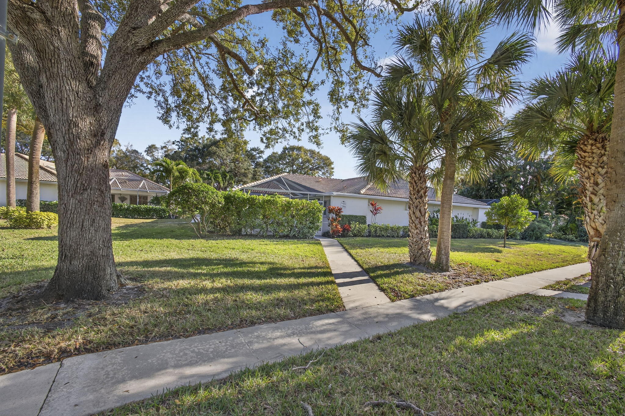 7502 Geminata Oak Court