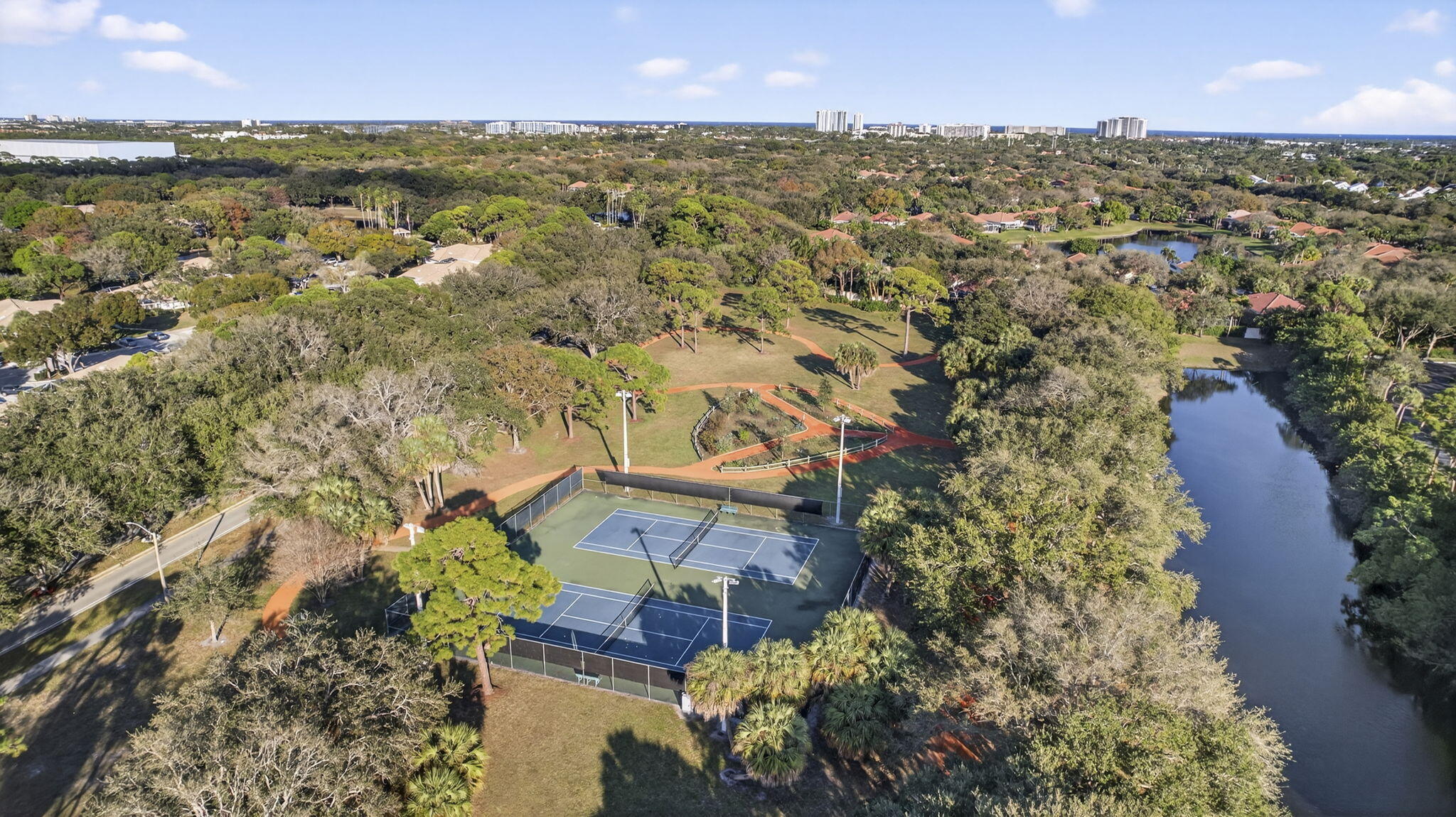 7502 Geminata Oak Court
