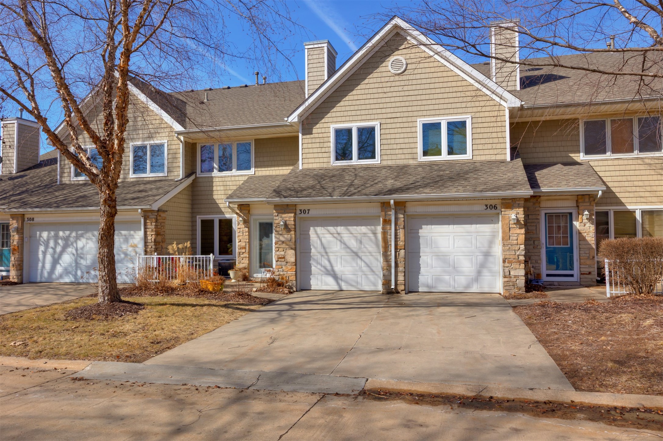 811 Burr Oaks Drive 307