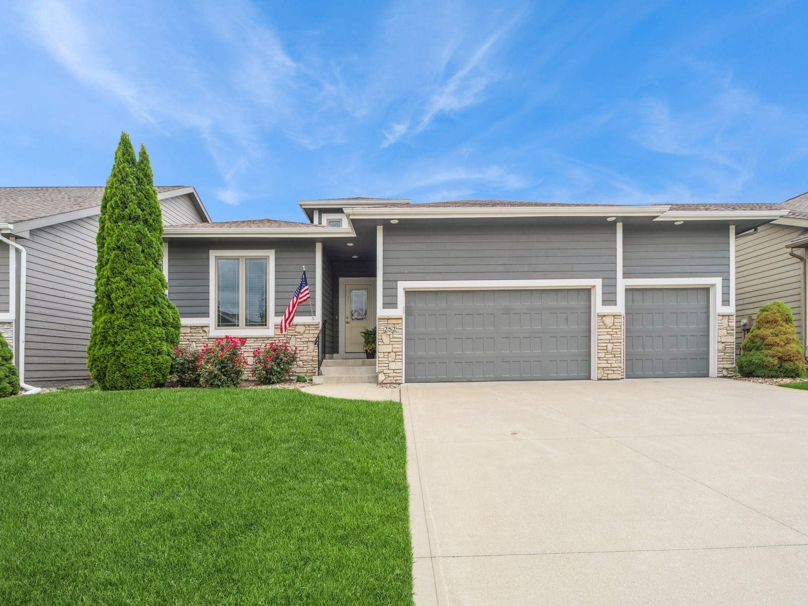 252 NE Pinehurst Circle