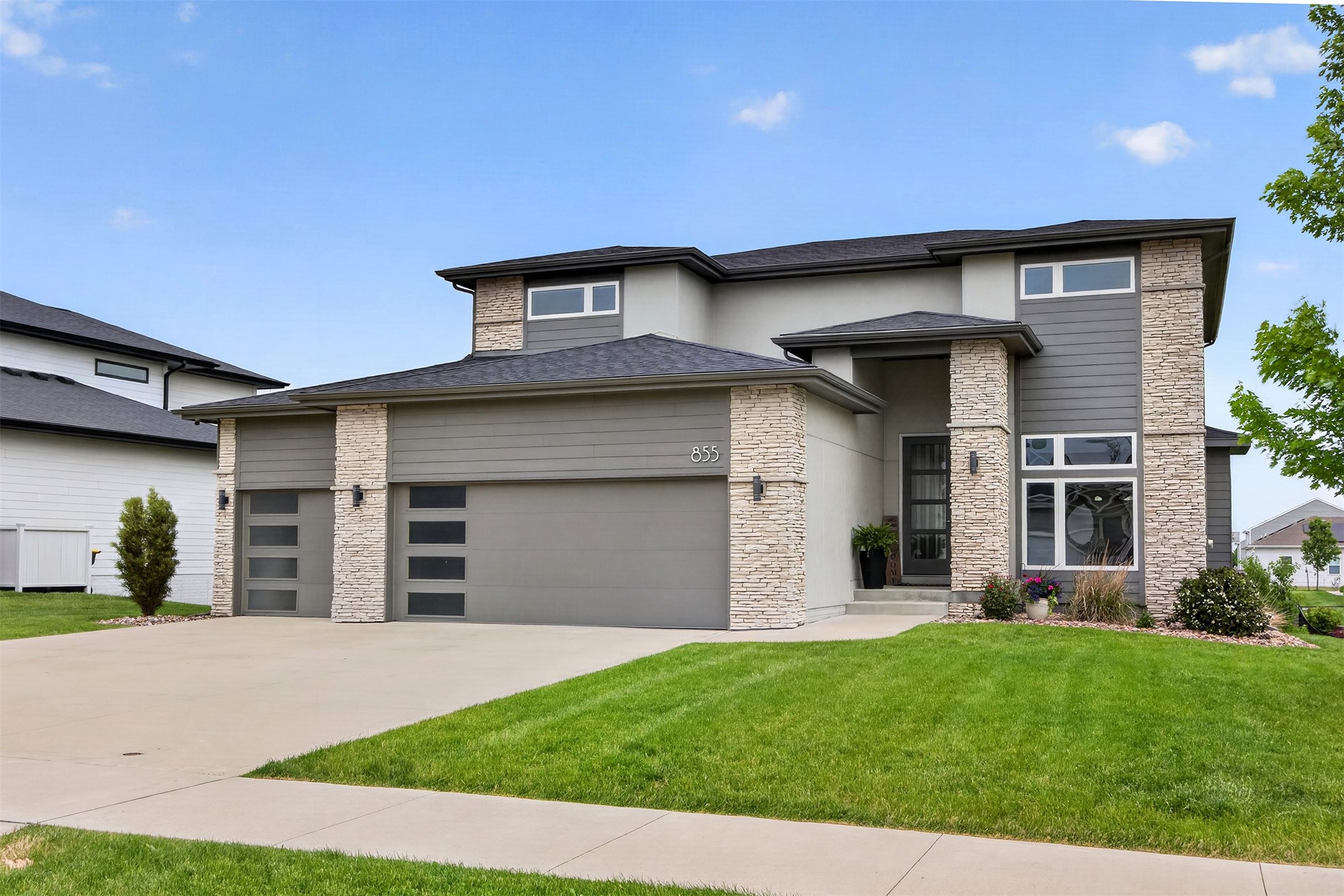 855 Sandstone Point