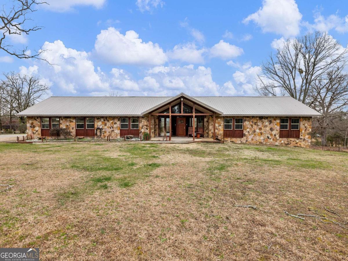 831 Pleasant Hill Road NW