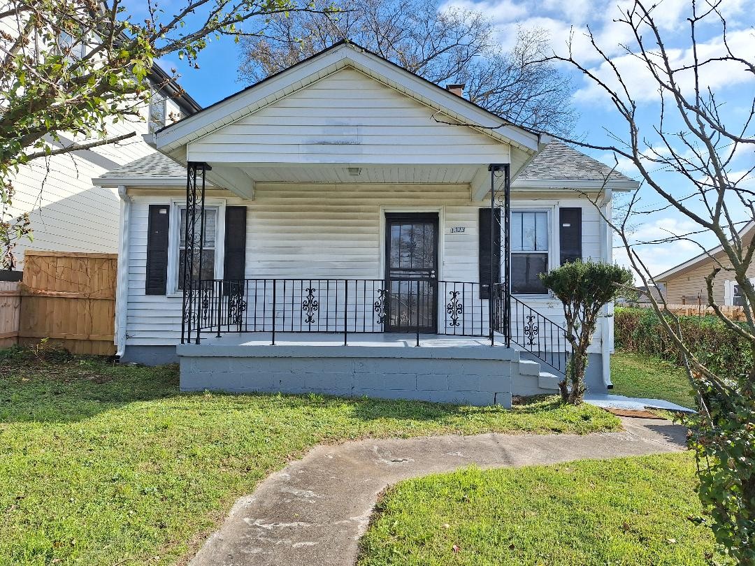 1323 Pennock Ave