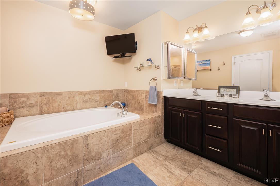 6125 Delaware Crossing