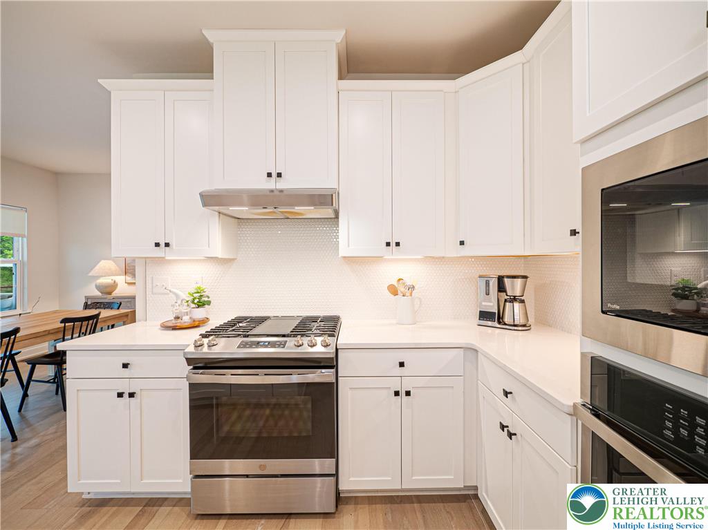 3055 Hawk Valley Court