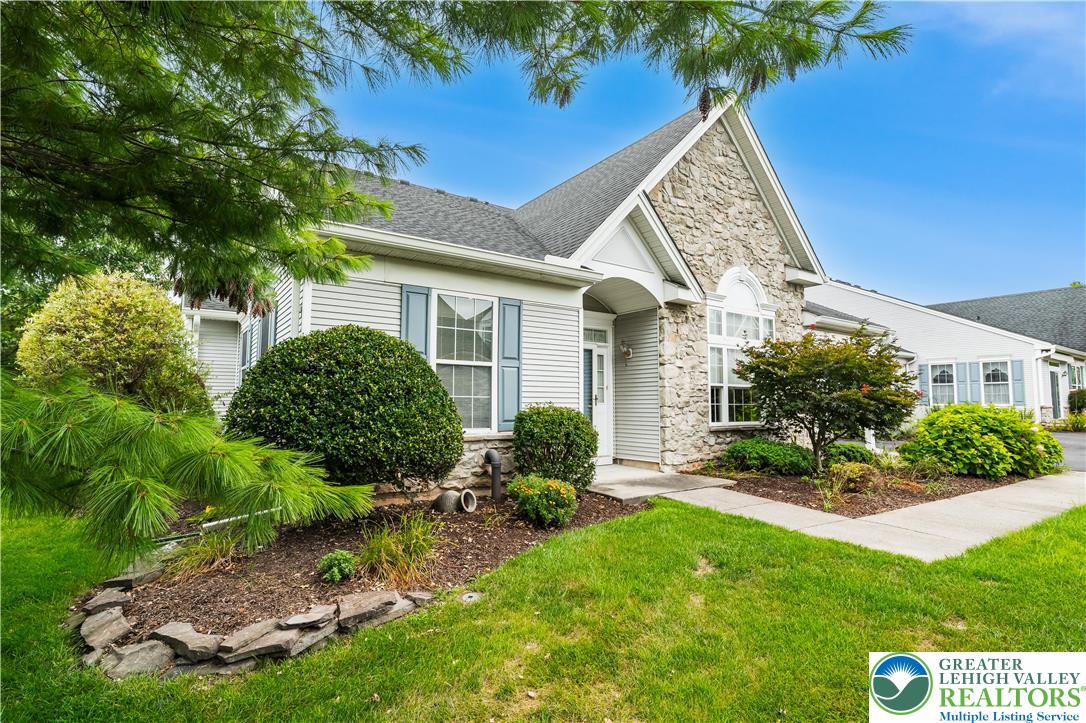 1879 Jeanine Way
