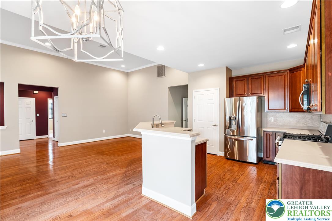 1879 Jeanine Way
