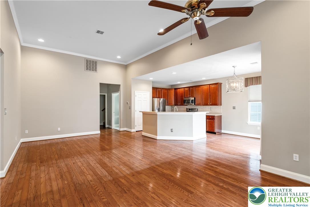 1879 Jeanine Way