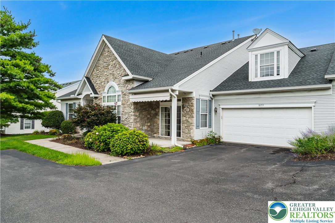 1879 Jeanine Way