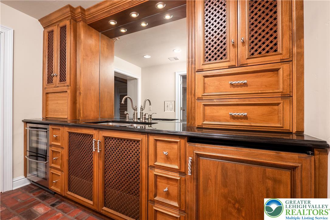 1908 Carriage Knoll Drive