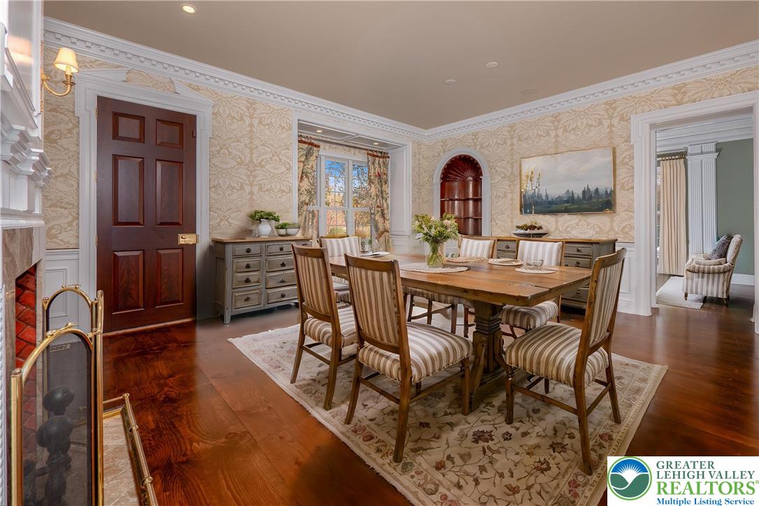 1908 Carriage Knoll Drive