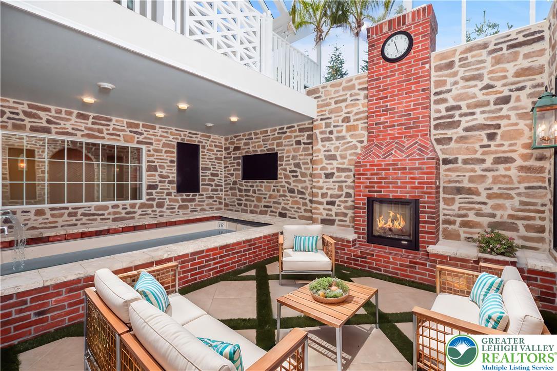 1908 Carriage Knoll Drive