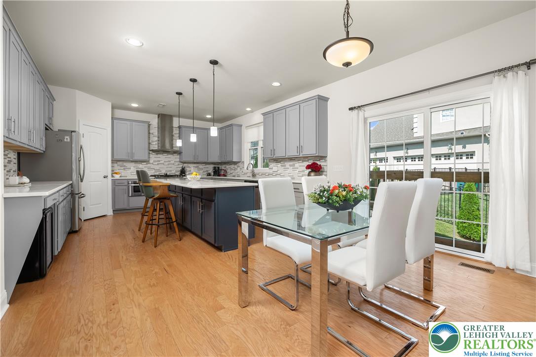 2 Creek View Court