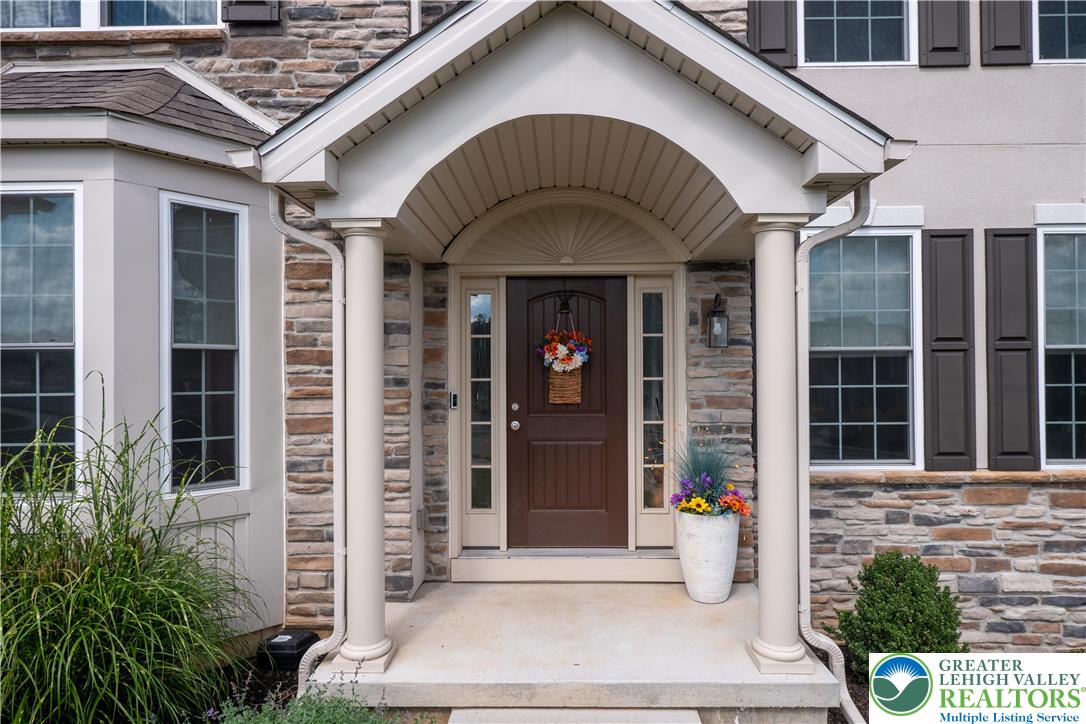 2 Creek View Court