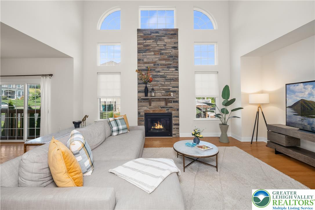 2 Creek View Court