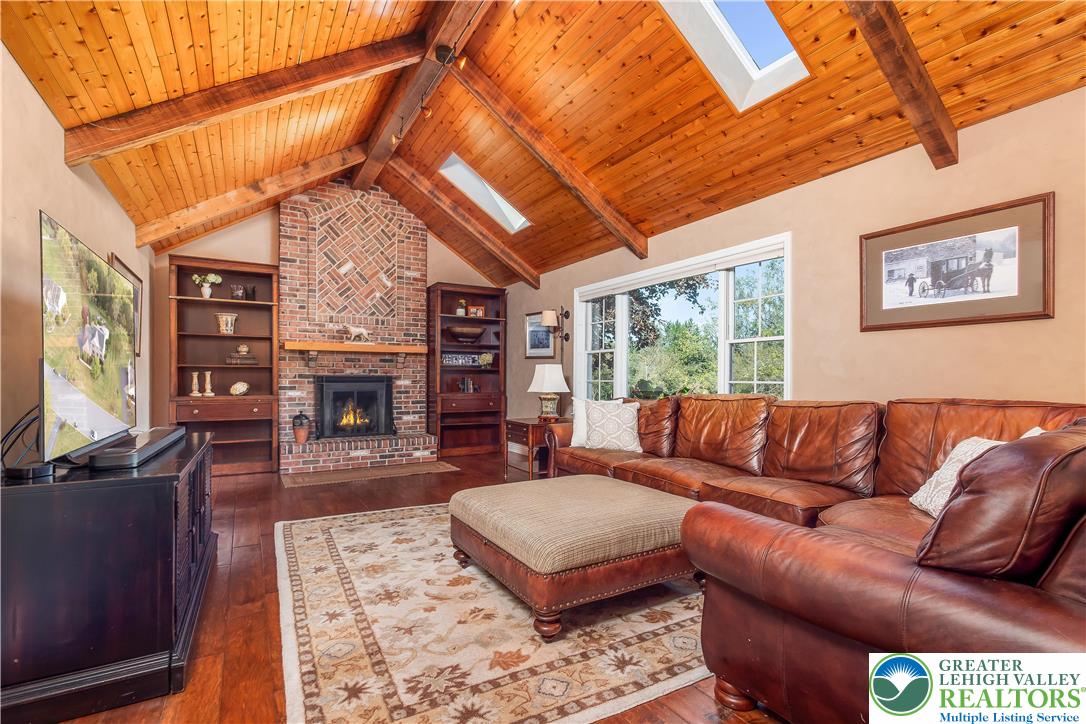 2189 Beechwood Street