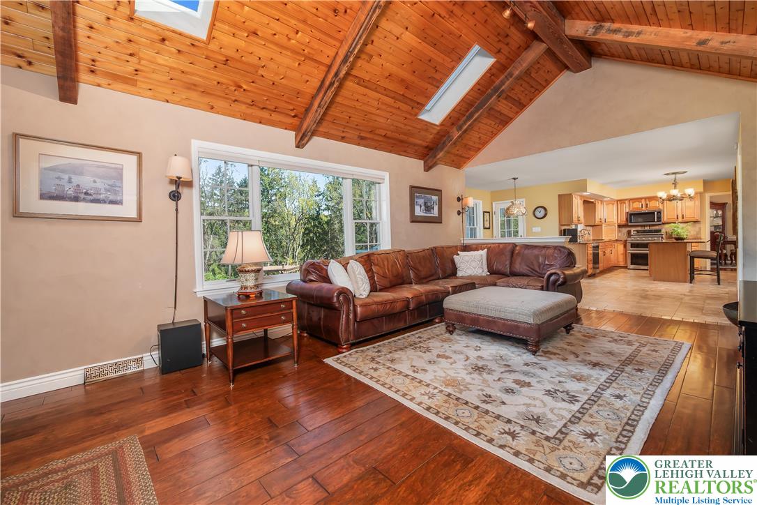 2189 Beechwood Street