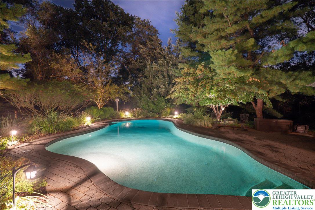 1593 Saucon Valley Road