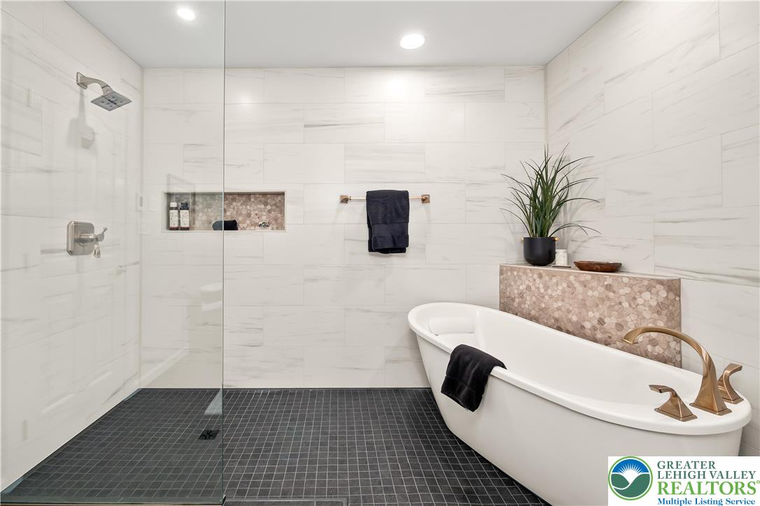 1593 Saucon Valley Road