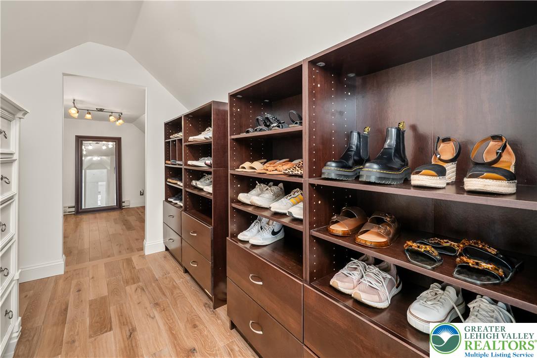 4801 Meadowview Terrace