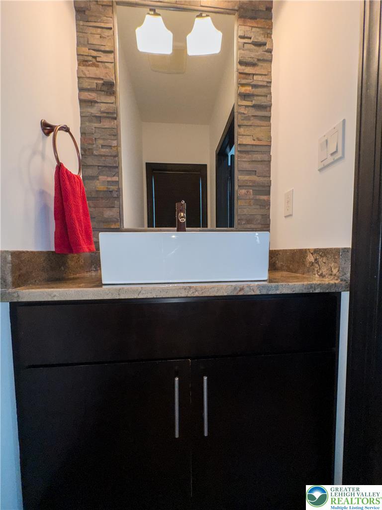 3845 Buck Hill Circle